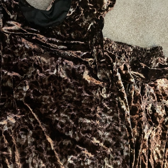 Velvet suit for winter .. gold and brown tone - Picture 3 of 3